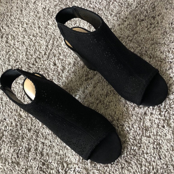 .SOLD. Lauren Conrad Black Peep Toe Boots 6 1/2 - Picture 5 of 8